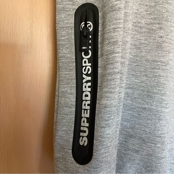 Superdry Sport Core Tech Funnel Hoodie Gray and Black Vented Size 10 Sporty - Picture 9 of 16